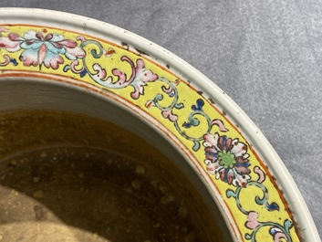 A Chinese turquoise-ground famille rose jardini&egrave;re, 19th C.