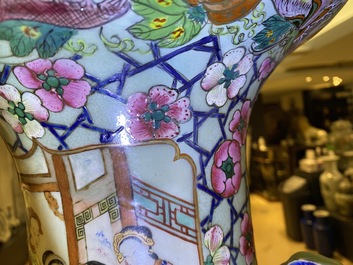 Une paire de grands vases en porcelaine de Chine famille rose, 19&egrave;me