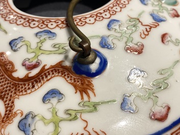 Un pot couvert en porcelaine de Chine famille rose pour le march&eacute; Straits ou Peranakan, 19/20&egrave;me