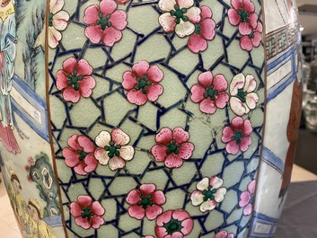 Une paire de grands vases en porcelaine de Chine famille rose, 19&egrave;me