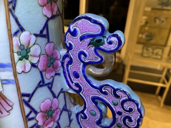 Une paire de grands vases en porcelaine de Chine famille rose, 19&egrave;me