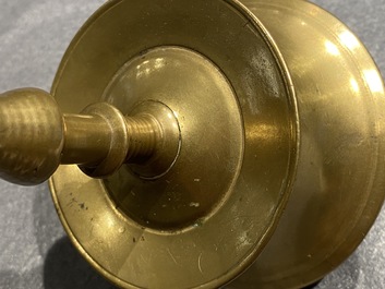 Un bougeoir en bronze, Flandres ou Pays-Bas, 16&egrave;me