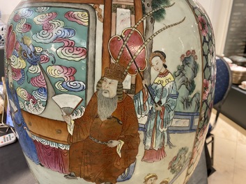 Une paire de grands vases en porcelaine de Chine famille rose, 19&egrave;me