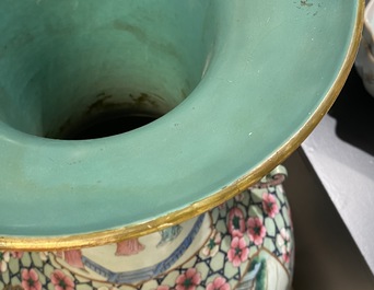 Une paire de grands vases en porcelaine de Chine famille rose, 19&egrave;me