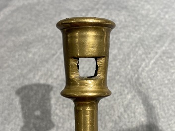 Un bougeoir en bronze, Flandres ou Pays-Bas, 16&egrave;me
