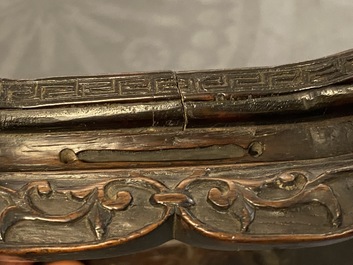 Un br&ucirc;le-parfum couvert en bronze &agrave; inscription en Farsi pour le march&eacute; islamique, marque de Xuande, Qing