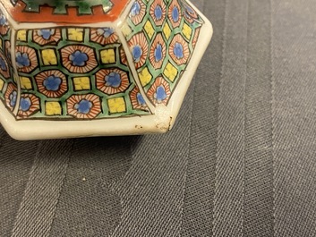 Une verseuse couverte en porcelaine de Chine, Qianlong