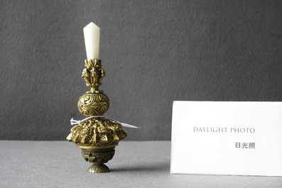 A Chinese agate and crystal-embellished gilt bronze Mandarin hat finial, 18th C.