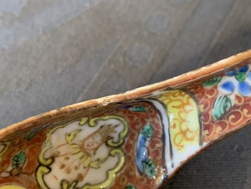 A pair of Chinese Thai market Bencharong spoons, 19th C.
