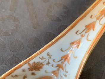 Deux cuill&egrave;res en porcelaine de Chine Lai Nam Thong pour le march&eacute; thai, 19&egrave;me