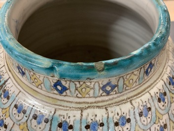 Un grand vase en c&eacute;ramique polychrome, Maroc ou Tun&eacute;sie, vers 1900