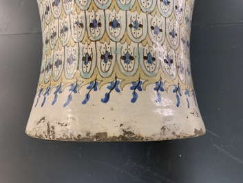 Un grand vase en c&eacute;ramique polychrome, Maroc ou Tun&eacute;sie, vers 1900