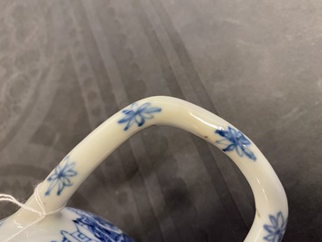 A Chinese blue and white lime pot for the Vietnamese market, Kangxi