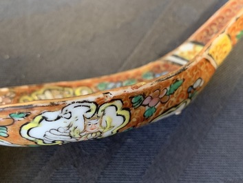 A pair of Chinese Thai market Bencharong spoons, 19th C.