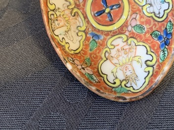 A pair of Chinese Thai market Bencharong spoons, 19th C.