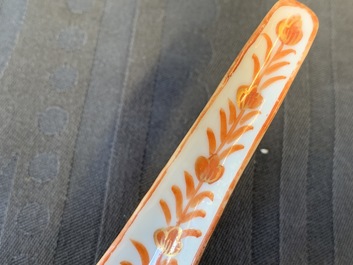 Deux cuill&egrave;res en porcelaine de Chine Lai Nam Thong pour le march&eacute; thai, 19&egrave;me