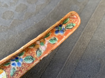 A pair of Chinese Thai market Bencharong spoons, 19th C.