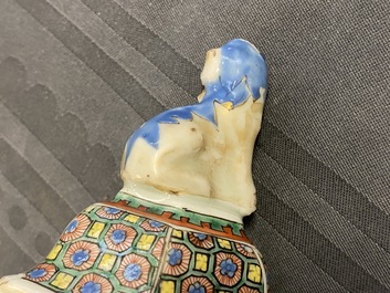 Une verseuse couverte en porcelaine de Chine, Qianlong