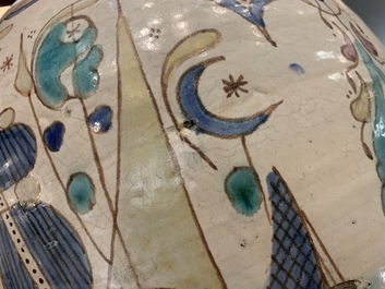 Un grand vase en c&eacute;ramique polychrome, Maroc ou Tun&eacute;sie, vers 1900