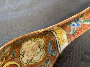 A pair of Chinese Thai market Bencharong spoons, 19th C.