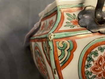 A Chinese famille verte teapot and cover, Kangxi