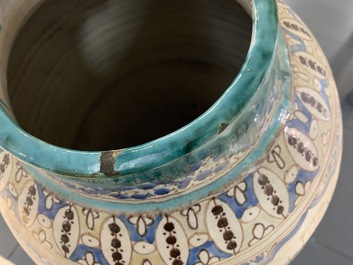Un grand vase en c&eacute;ramique polychrome, Maroc ou Tun&eacute;sie, vers 1900
