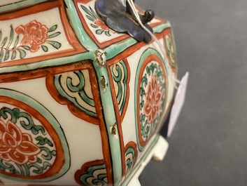 A Chinese famille verte teapot and cover, Kangxi