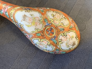 A pair of Chinese Thai market Bencharong spoons, 19th C.