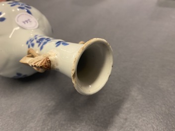Een Chinese blauw-witte vaas met olifantenoren, Kangxi