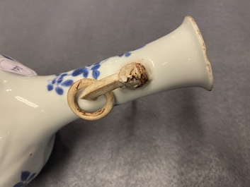 Een Chinese blauw-witte vaas met olifantenoren, Kangxi