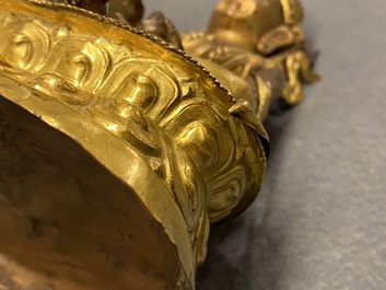 Une figure du Bouddha en cuivre dor&eacute;, Sino-Tibet, 18/19&egrave;me