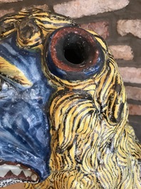 Une paire de grands mod&egrave;les de lions en fa&iuml;ence polychrome de Rouen, France, 18&egrave;me