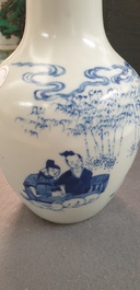 A Chinese blue and white bottle vase with go-players, 19/20th C.