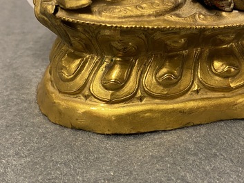 Une figure du Bouddha en cuivre dor&eacute;, Sino-Tibet, 18/19&egrave;me