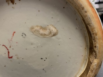 Een paar Chinese famille rose vazen, 19e eeuw