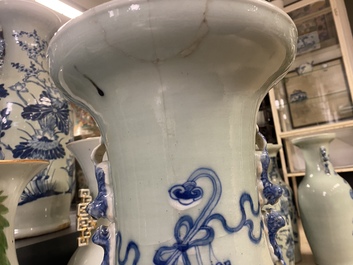 Vier Chinese vazen met blauw-wit decor op celadon fondkleur, 19e eeuw