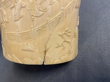 A Chinese ivory brush pot, 18/19th C.
