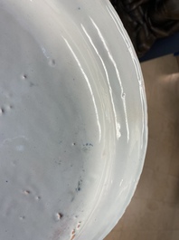 Un grand plat en fa&iuml;ence polychrome d'Alcora &agrave; d&eacute;cor de deux turcs, Espagne, 18&egrave;me
