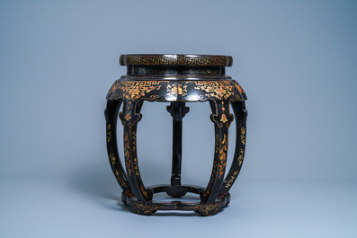 Un socle en bois peint et laqu&eacute;, Chine, 19&egrave;me