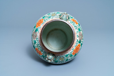 A Chinese famille verte 'playing boys' vase, 19/20th C.