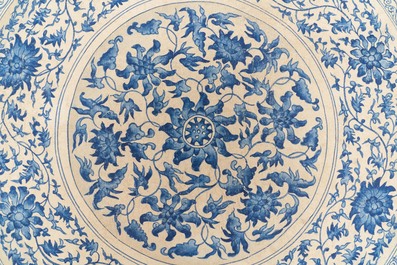 Ecole chinoise, couleurs sur papier, 19&egrave;me: 'Un plat Yuan en porcelaine de Chine en bleu et blanc'