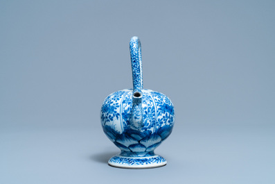 A Chinese blue and white teapot and cover, Kangxi