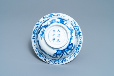 Een Chinese blauw-witte 'Drie vrienden van de winter' kom, Kangxi merk en periode