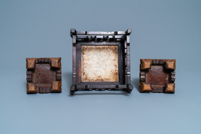 Cinq socles en bois sculpt&eacute;, Chine, 19/20&egrave;me