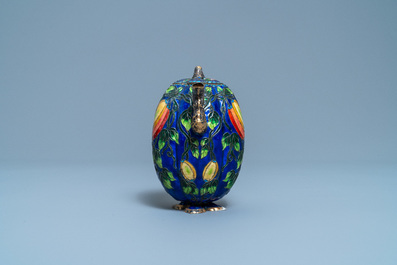 Une th&eacute;i&egrave;re couverte en argent &eacute;maill&eacute; et dor&eacute;, Chine, 19/20&egrave;me