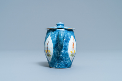 Un moutardier couvert en faience de Bruxelles &agrave; d&eacute;cor d'un chat, 18&egrave;me