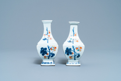 A pair of Chinese 'Pronk studio' vases, Qianlong