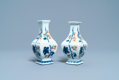 A pair of Chinese 'Pronk studio' vases, Qianlong
