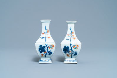 A pair of Chinese 'Pronk studio' vases, Qianlong