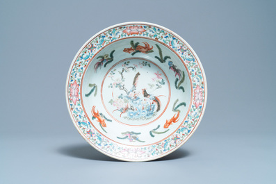Trois bols en porcelaine de Chine famille rose, 19&egrave;me